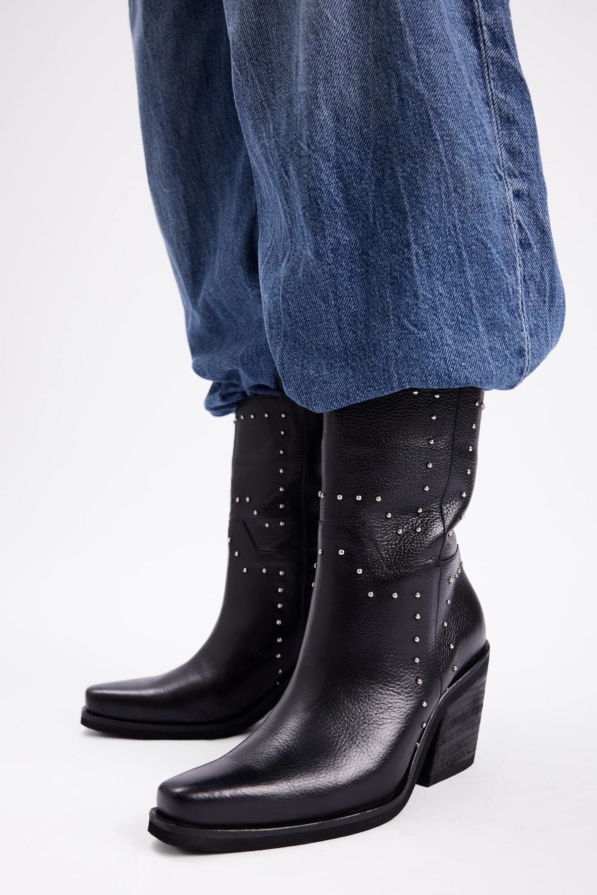 Cruz Bota · Negro · Lucy in the Sky