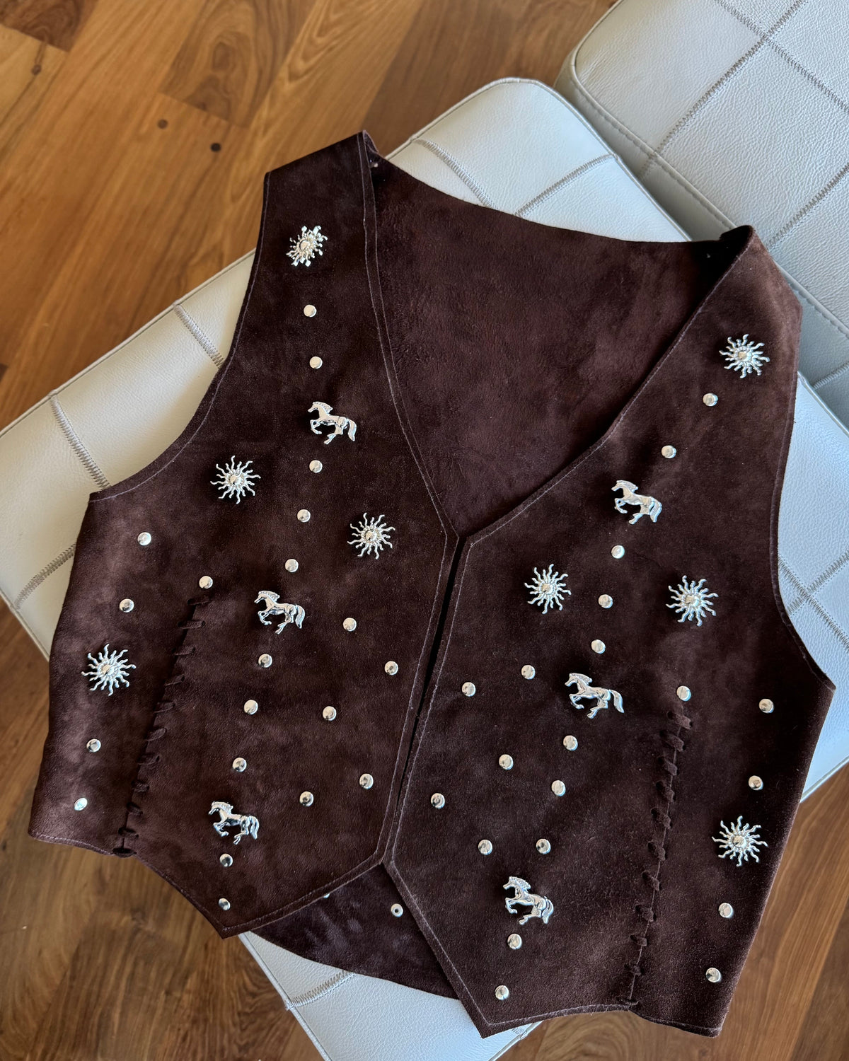 Chaleco Oriental Choco/Dorado