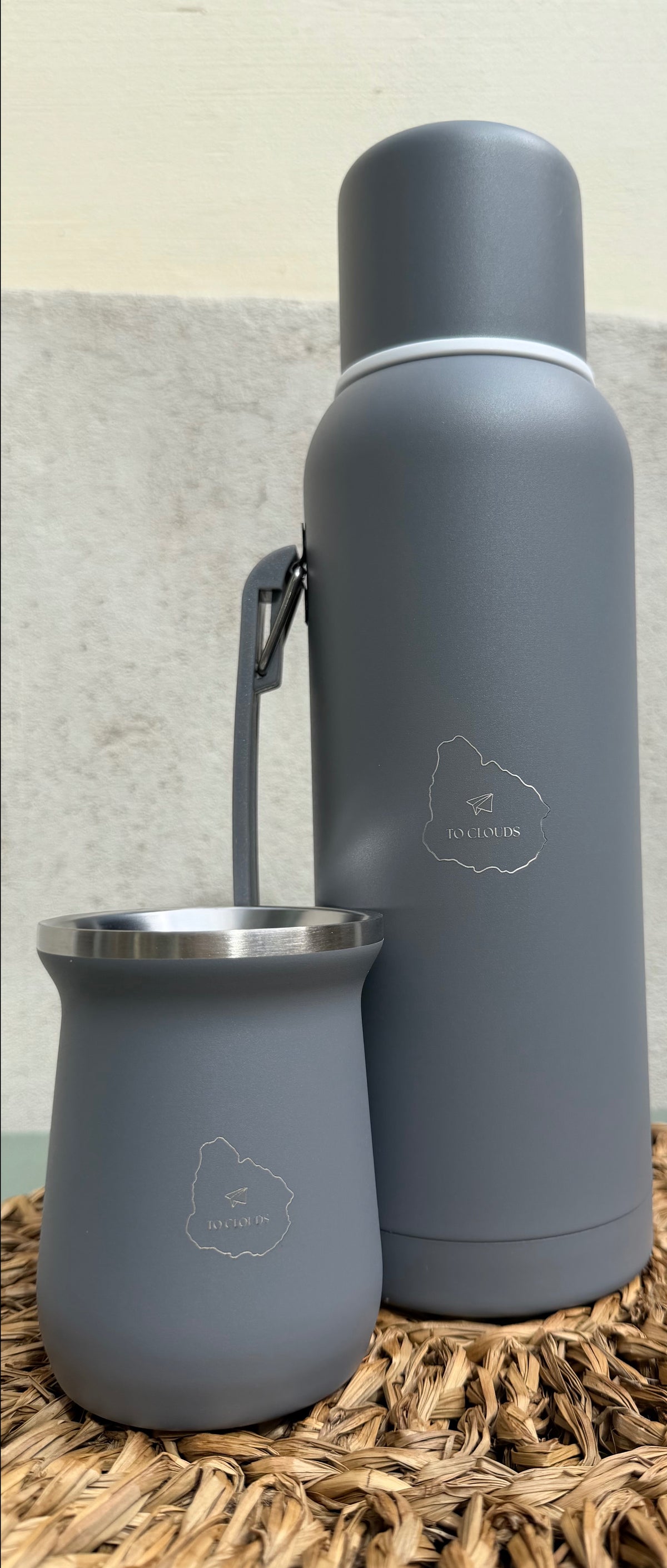 Set termo y mate gris · TO CLOUDS
