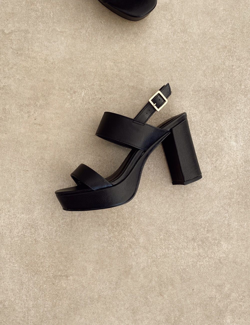 Viernes · Negro · Lucy in the Sky